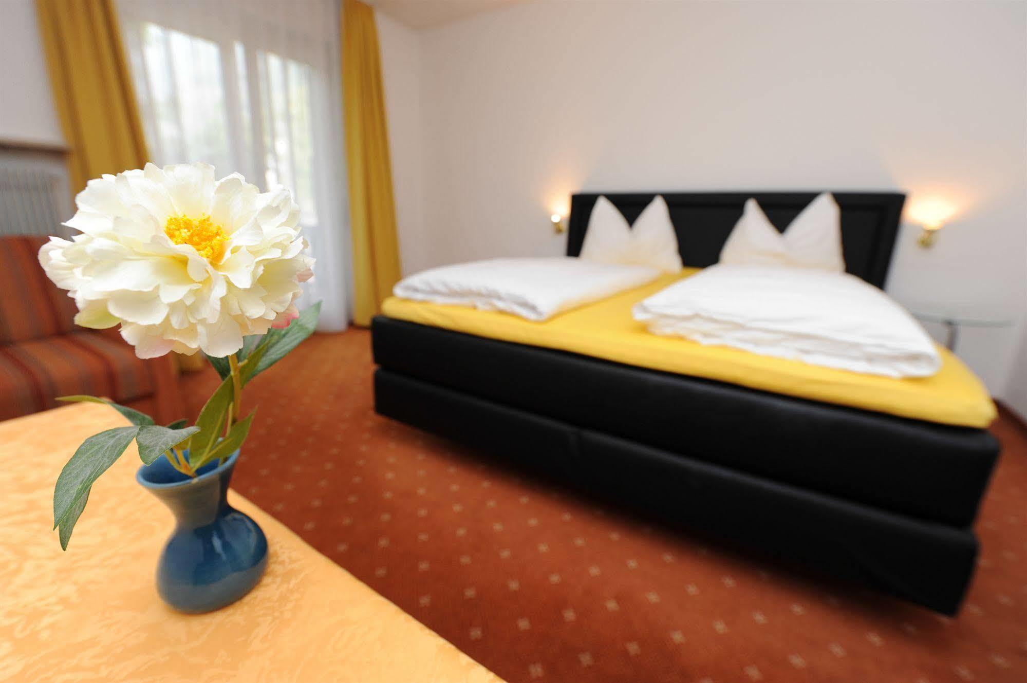 Hotel Pension Schweitzer ซีลันโดร ภายนอก รูปภาพ